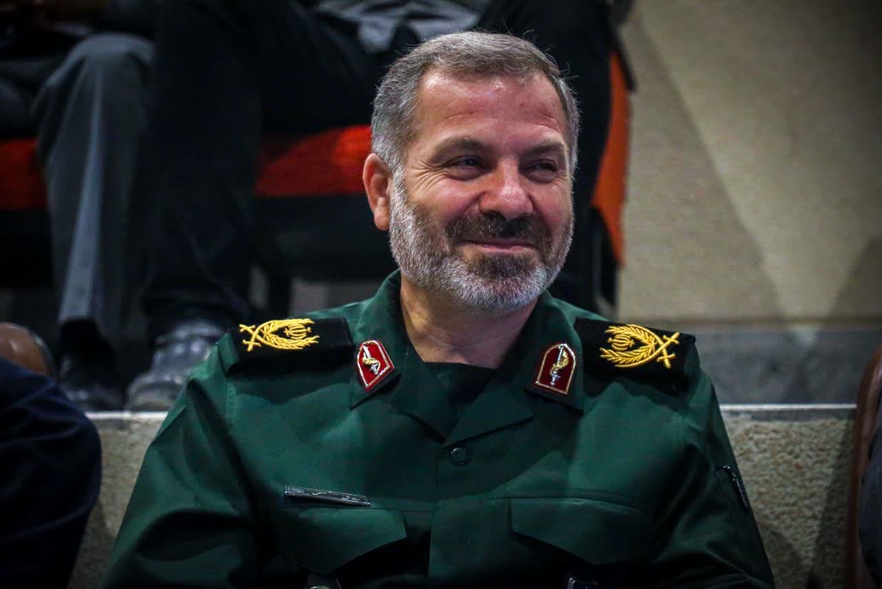 ایثار شهدای گرانقدر را هنرمندانه به نسل جدید منتقل کنیم