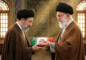 آیت‌الله سید مجتبی خامنه‌ای رهبر انقلاب اسلامی شد