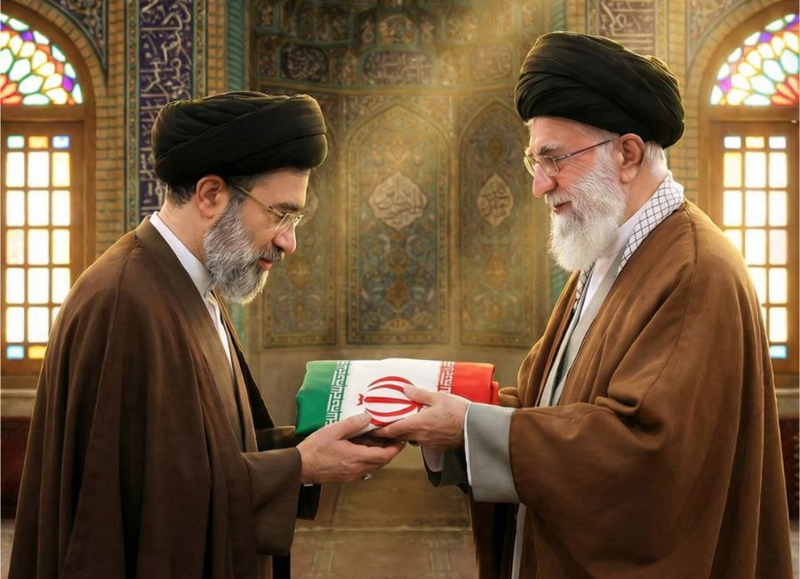 آیت‌الله سید مجتبی خامنه‌ای رهبر انقلاب اسلامی شد