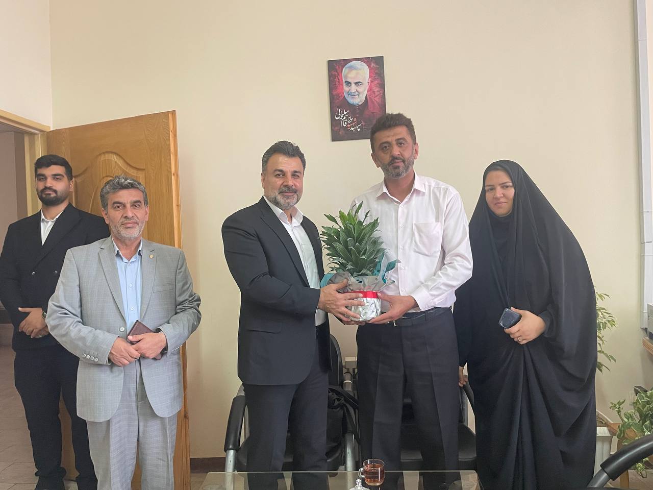 تجلیل از کارمندان فرمانداری شهرستان فریدونکنار به مناسبت روز کارمند