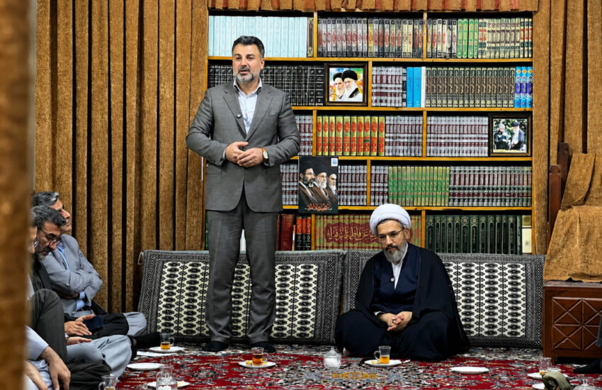 مدیران باید شبانه‌روز پای کار مردم باشند