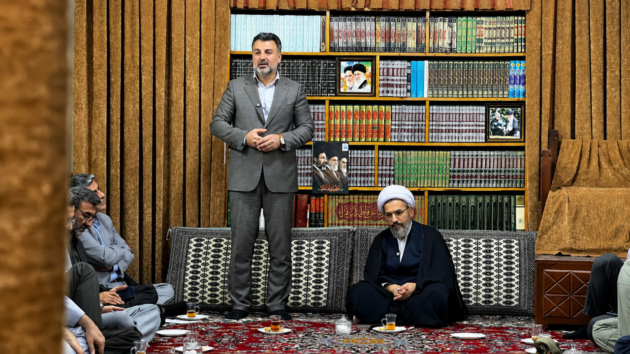 مدیران باید شبانه‌روز پای کار مردم باشند