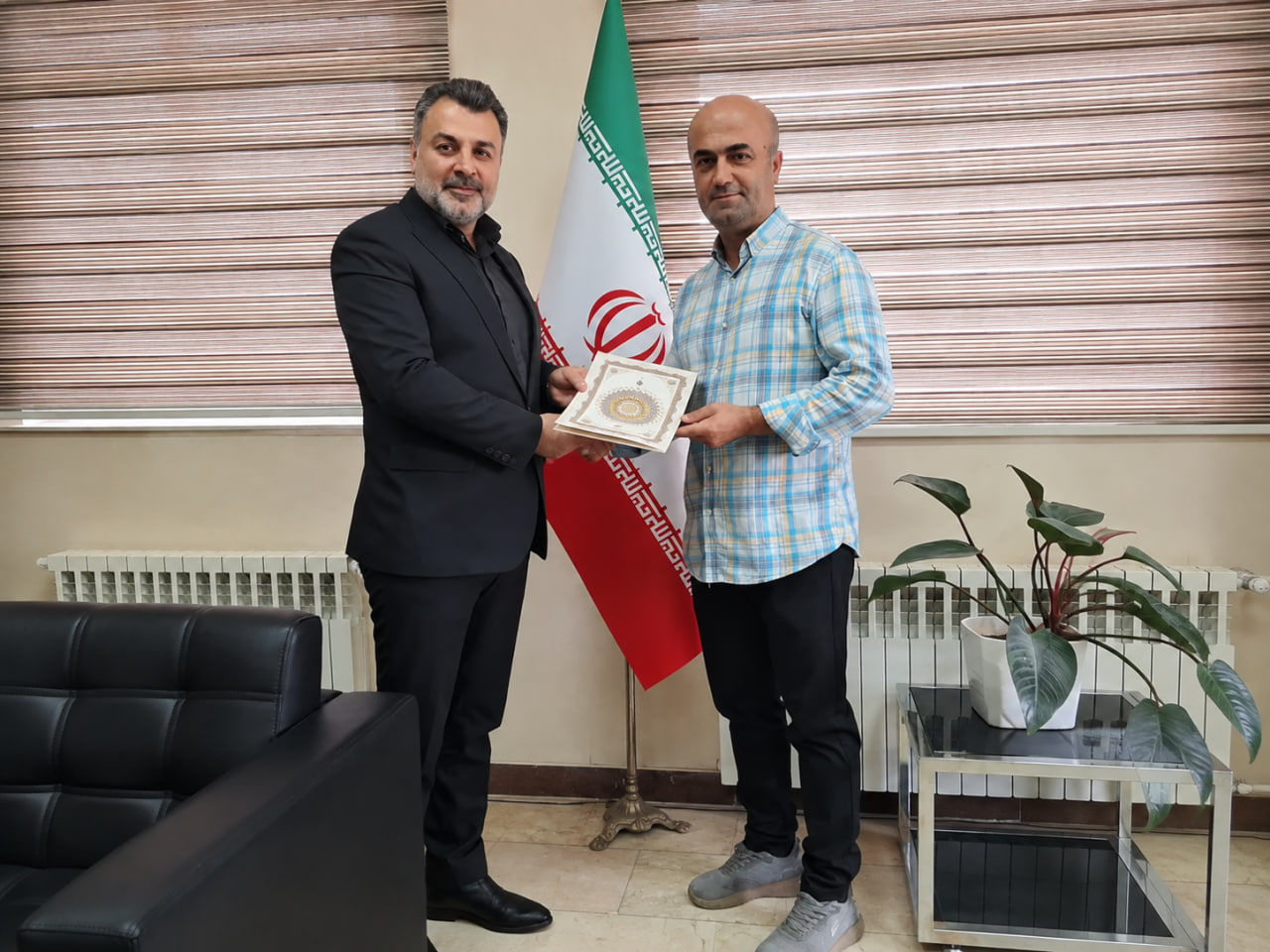 تقدیر فرماندار فریدون‌کنار از پیشکسوت توزیع مطبوعات